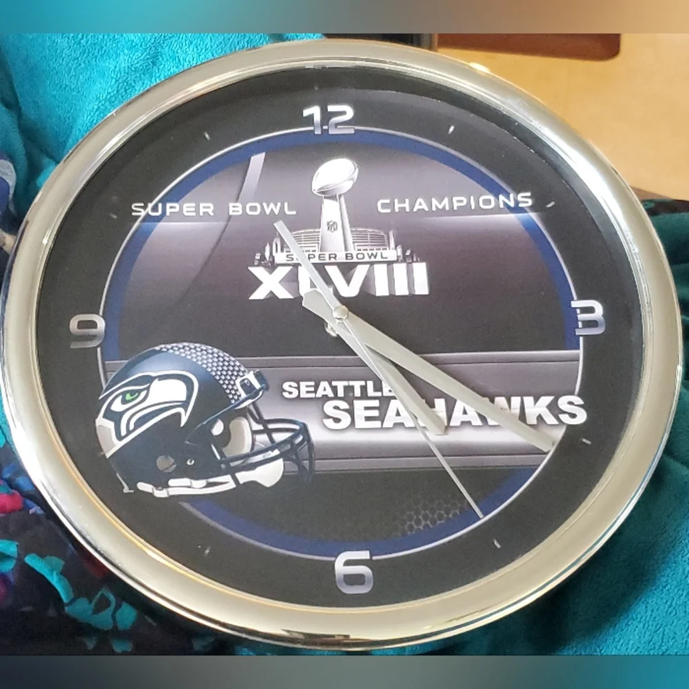 Seattle Seahawks Super Bowl XLVIII CHAMPIONS clock. EUC